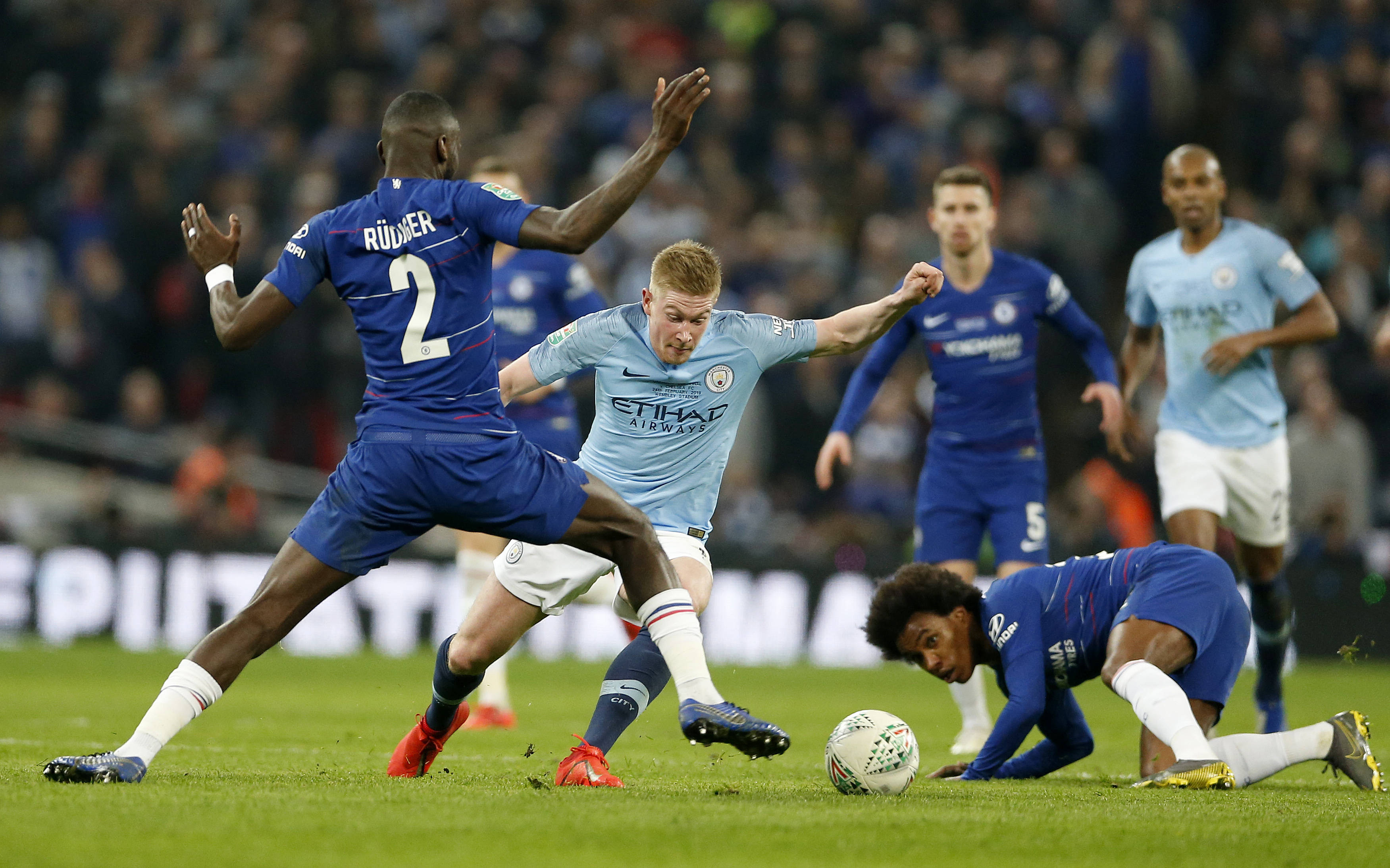 伯恩茅斯球队联赛战绩不佳：主教练调整战术的简单介绍