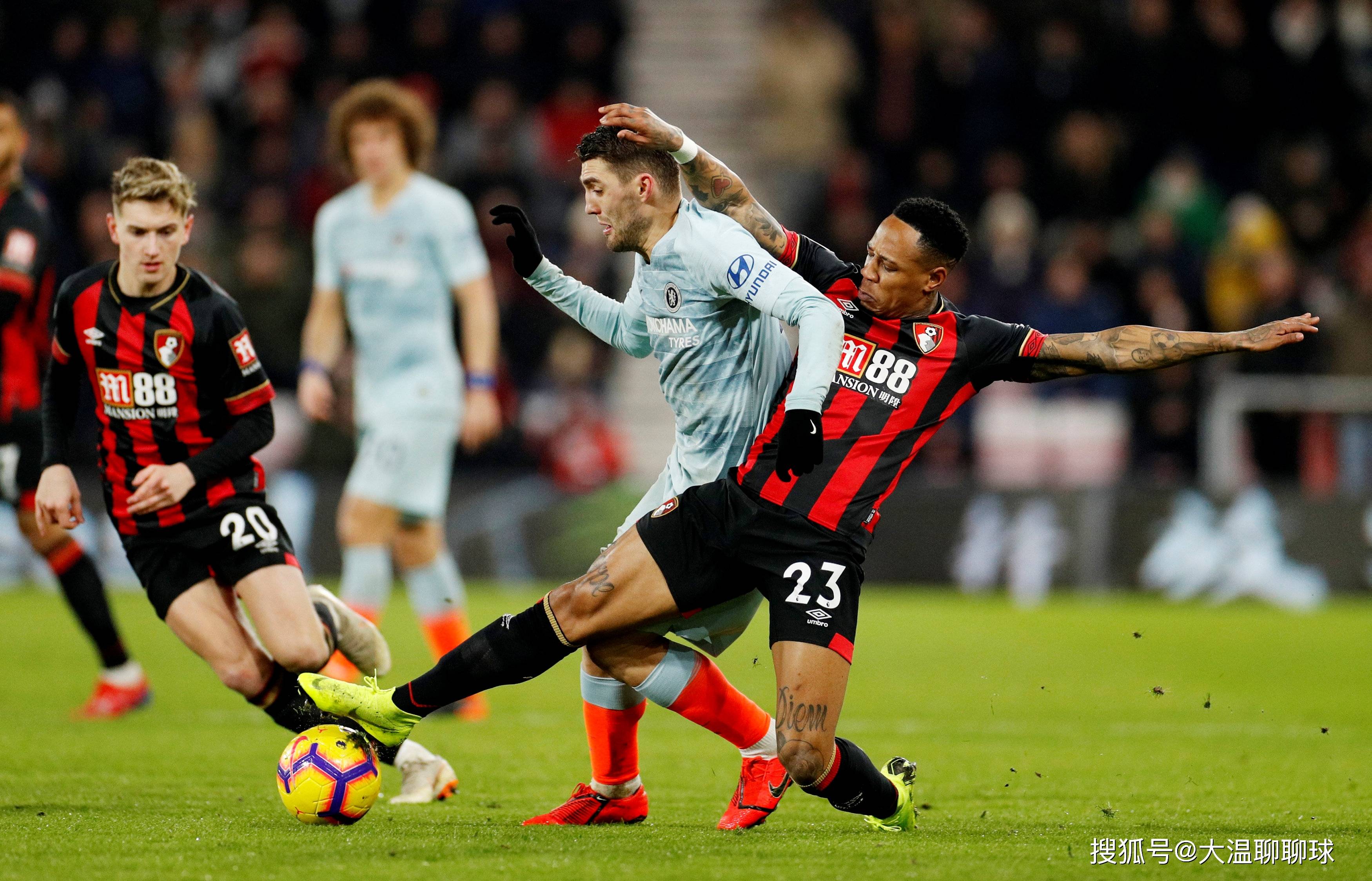 伯恩茅斯球队联赛战绩不佳：主教练调整战术的简单介绍