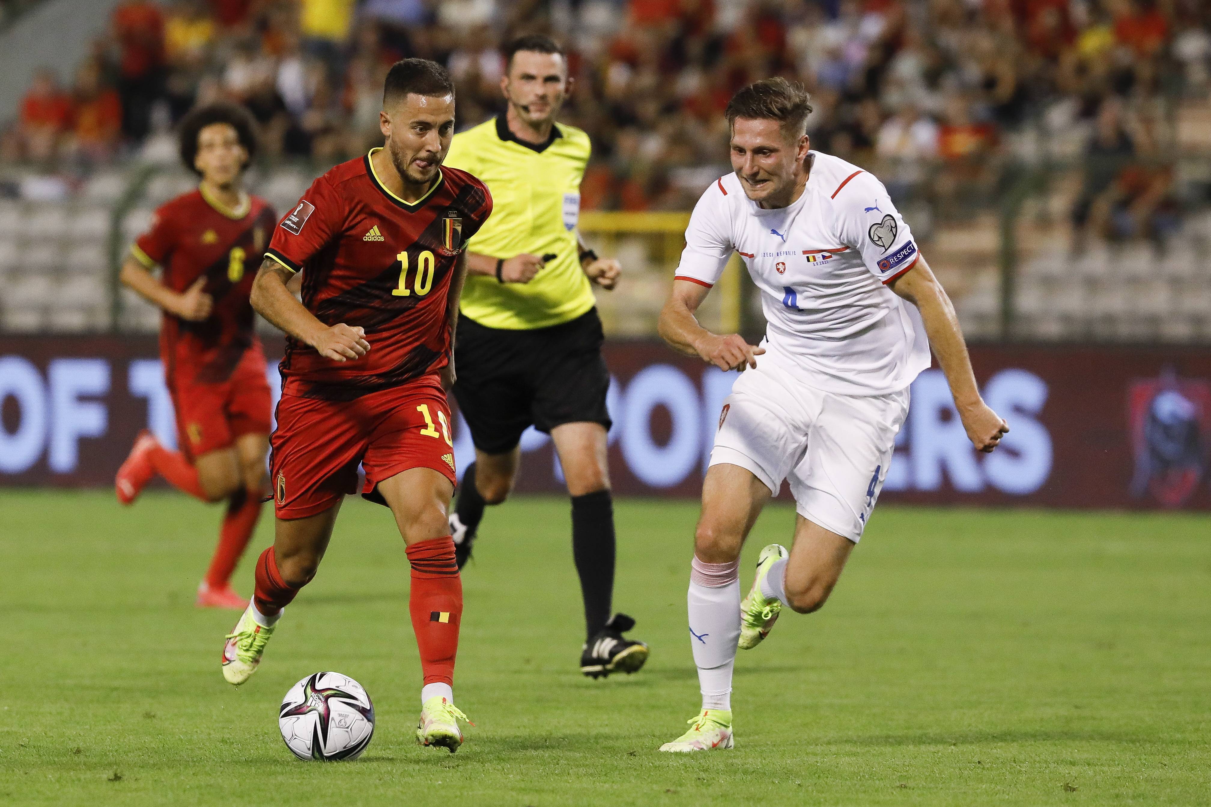 尤文图斯客场大胜巴黎圣日耳曼，梅西助攻拉涅利建功的简单介绍