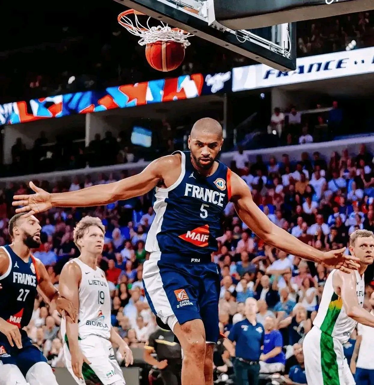 关于法国队横扫马来西亚队，马琳状态火热的信息