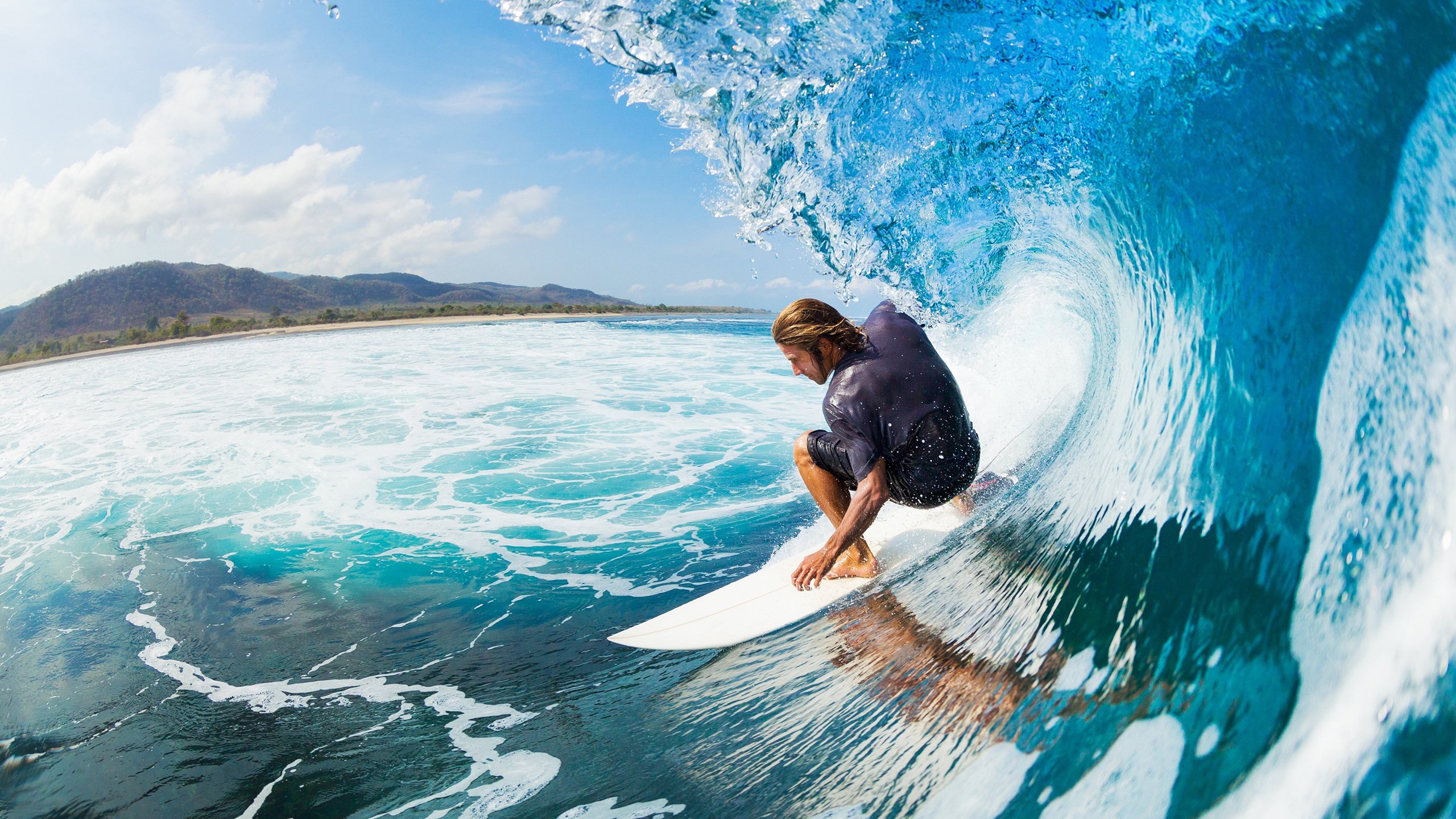 波斯铁骑围剿红蓝，苏神一骑绝尘定乾坤—欧冠史诗夜的双面叙事
